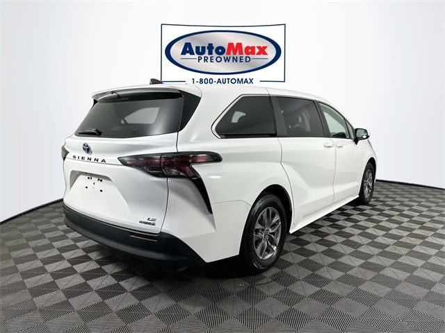 2023 Toyota Sienna LE