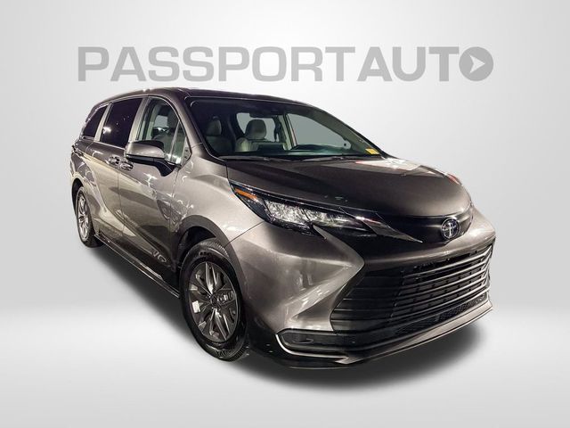 2023 Toyota Sienna LE