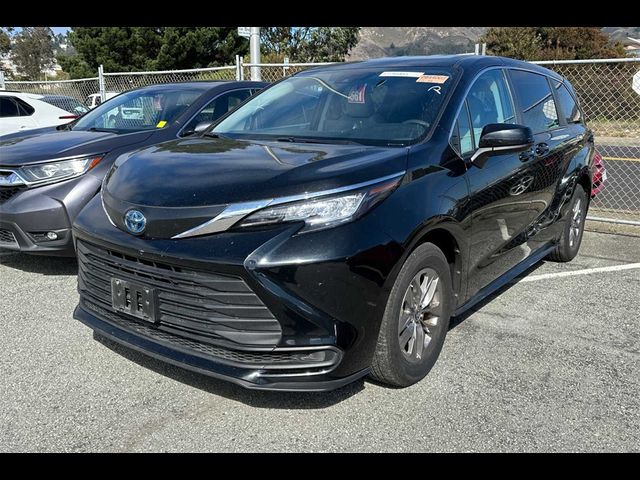 2023 Toyota Sienna LE