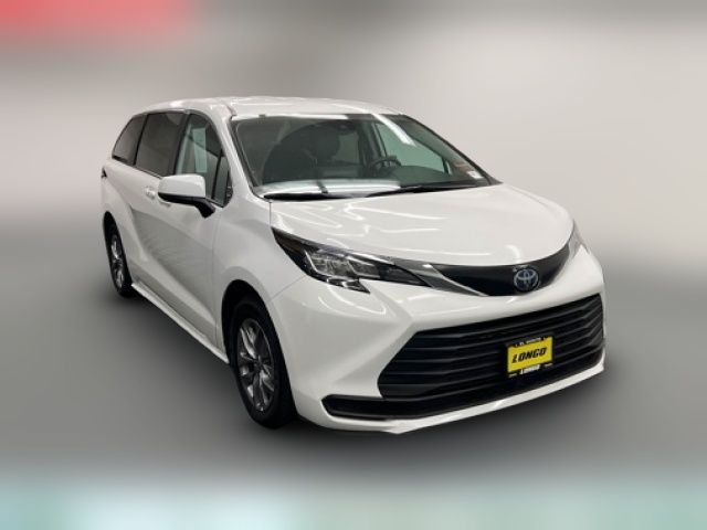 2023 Toyota Sienna LE