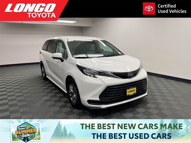 2023 Toyota Sienna LE