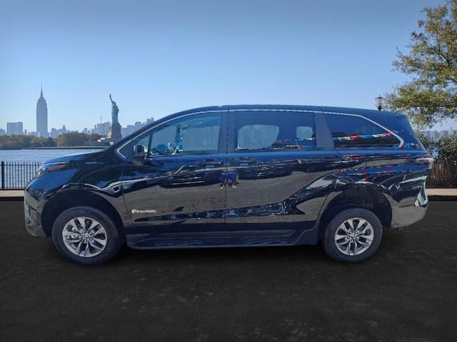 2023 Toyota Sienna LE