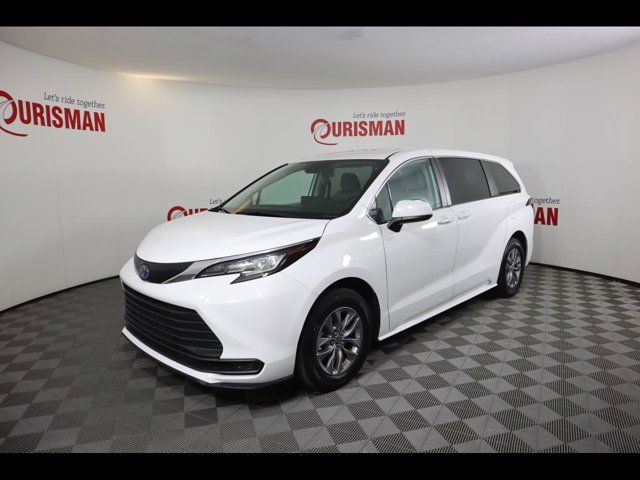 2023 Toyota Sienna LE