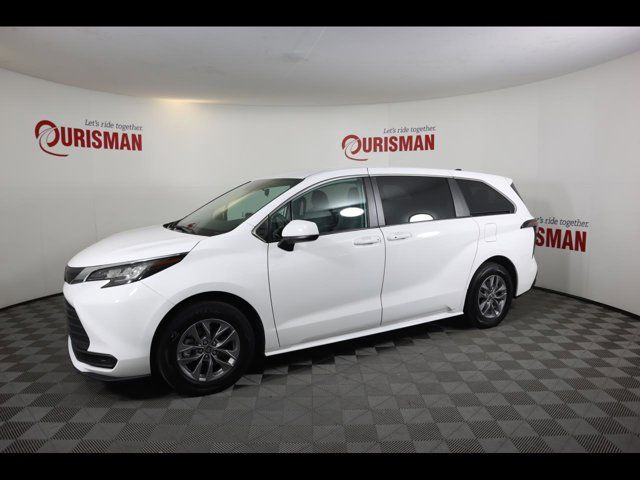 2023 Toyota Sienna LE