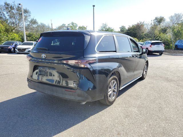 2023 Toyota Sienna LE