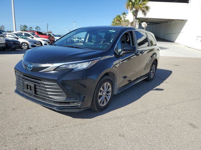 2023 Toyota Sienna LE