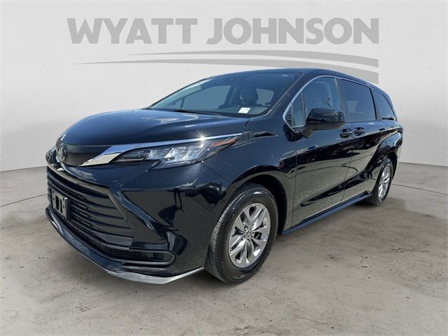 2023 Toyota Sienna LE