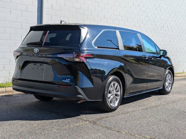 2023 Toyota Sienna LE