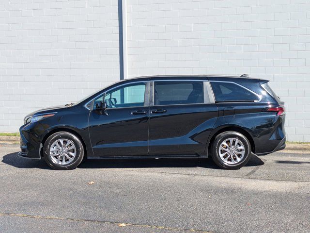 2023 Toyota Sienna LE