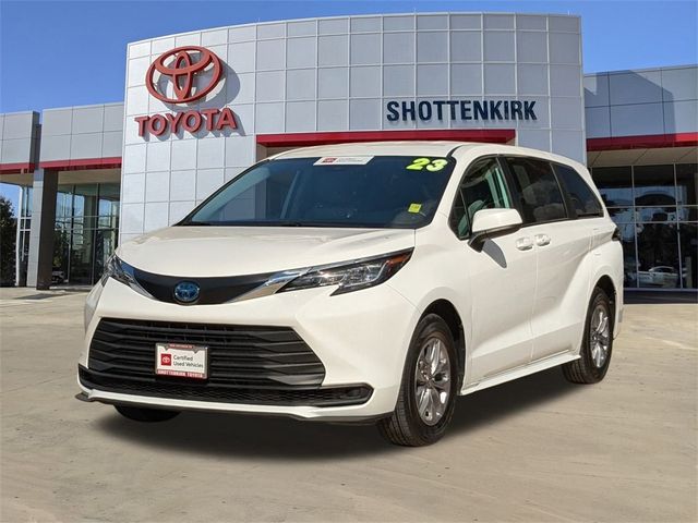 2023 Toyota Sienna LE