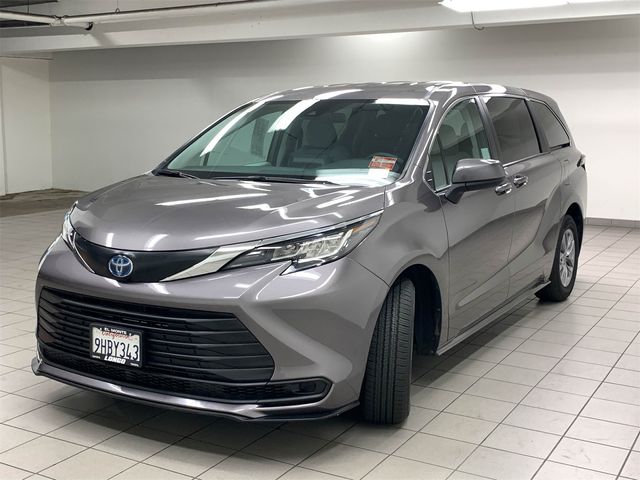 2023 Toyota Sienna LE