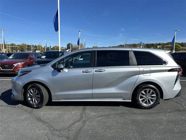 2023 Toyota Sienna LE