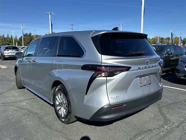 2023 Toyota Sienna LE