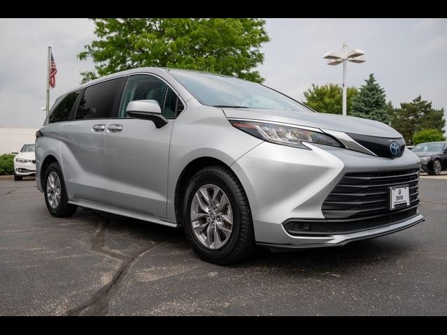 2023 Toyota Sienna LE