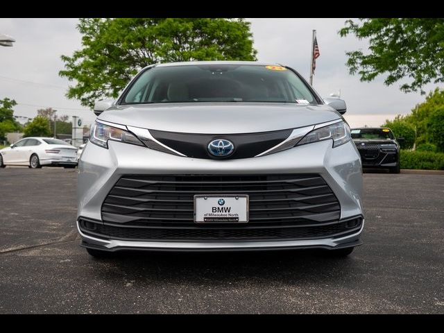 2023 Toyota Sienna LE