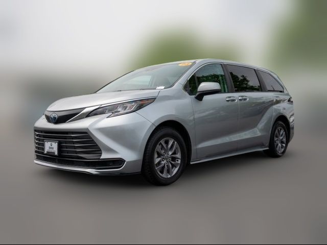 2023 Toyota Sienna LE