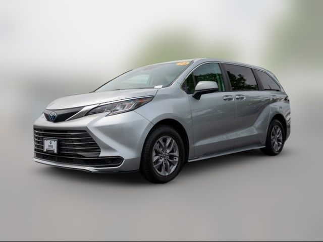 2023 Toyota Sienna LE