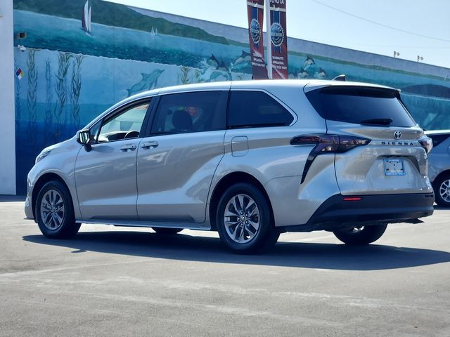 2023 Toyota Sienna LE