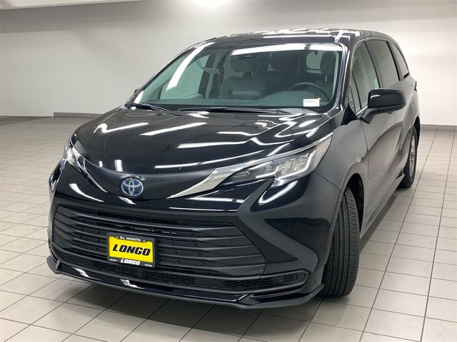 2023 Toyota Sienna LE