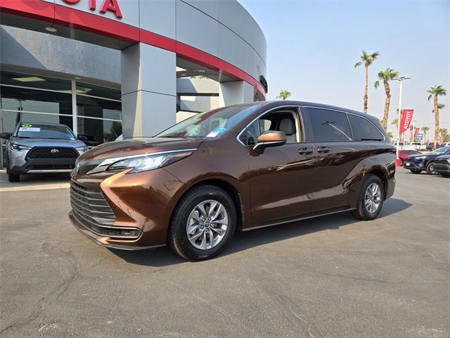 2023 Toyota Sienna LE