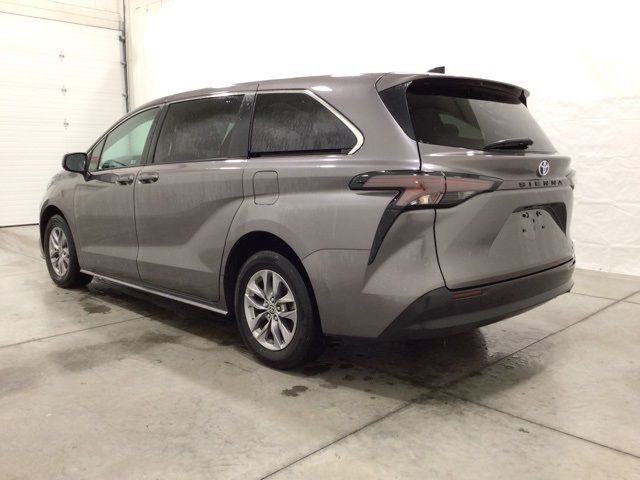 2023 Toyota Sienna LE