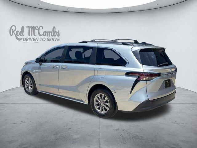 2023 Toyota Sienna LE