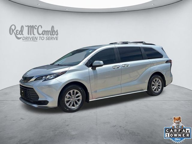 2023 Toyota Sienna LE