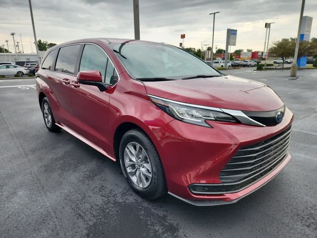 2023 Toyota Sienna LE