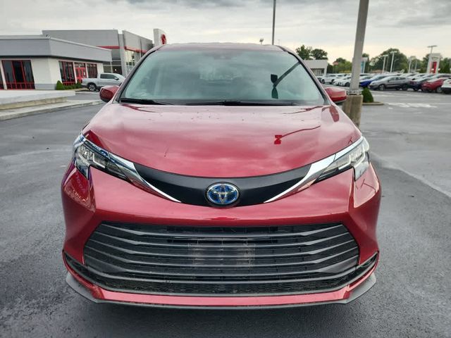 2023 Toyota Sienna LE