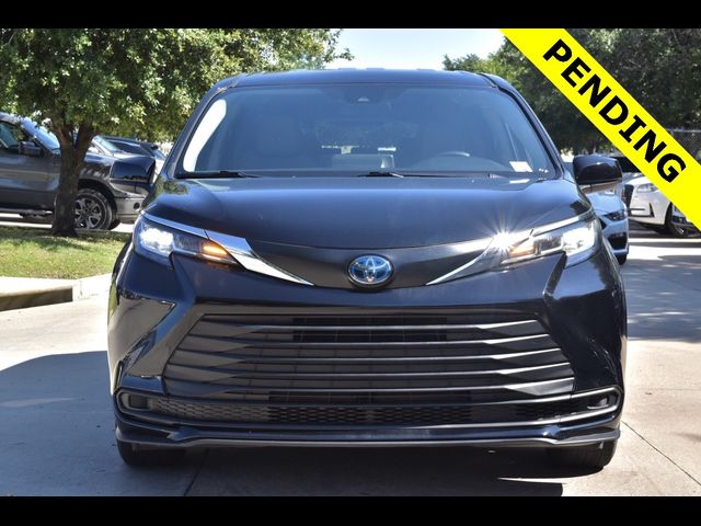 2023 Toyota Sienna LE