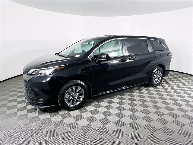 2023 Toyota Sienna LE