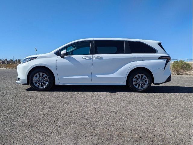 2023 Toyota Sienna LE