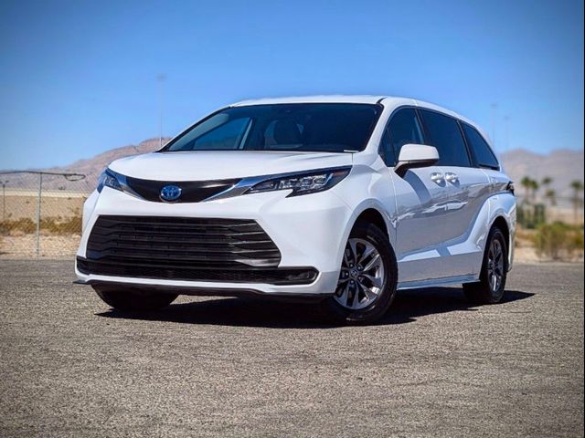 2023 Toyota Sienna LE