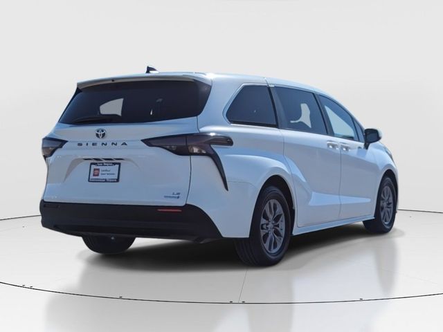 2023 Toyota Sienna LE