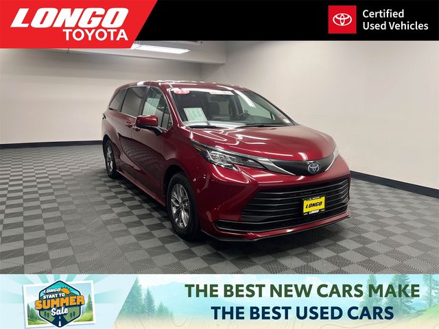 2023 Toyota Sienna LE