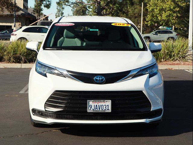 2023 Toyota Sienna LE