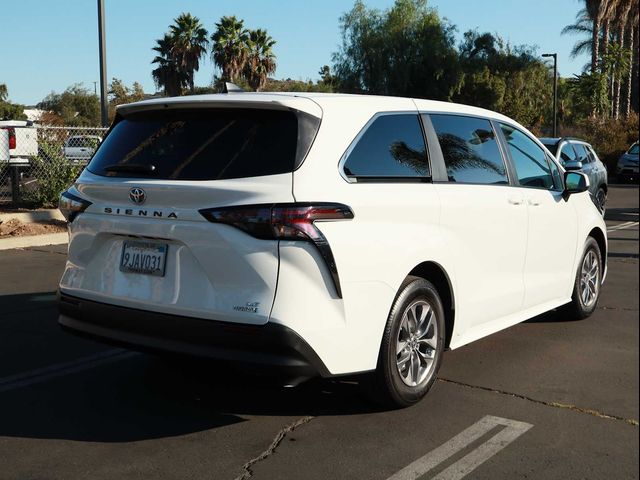 2023 Toyota Sienna LE