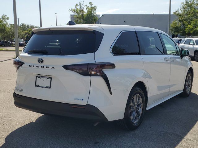 2023 Toyota Sienna LE