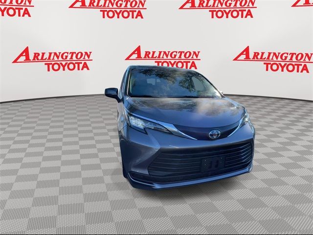 2023 Toyota Sienna LE