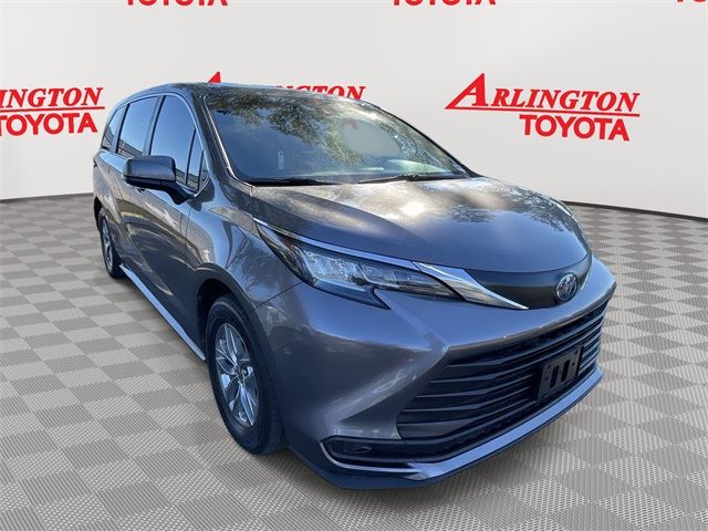 2023 Toyota Sienna LE