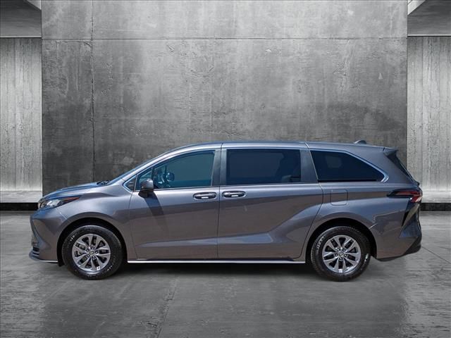2023 Toyota Sienna LE