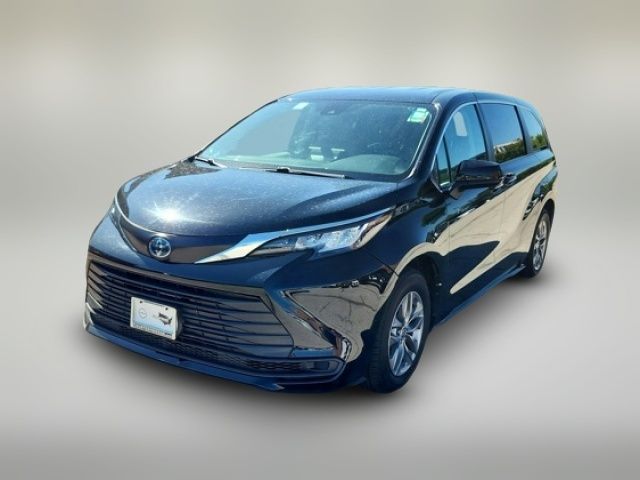 2023 Toyota Sienna LE