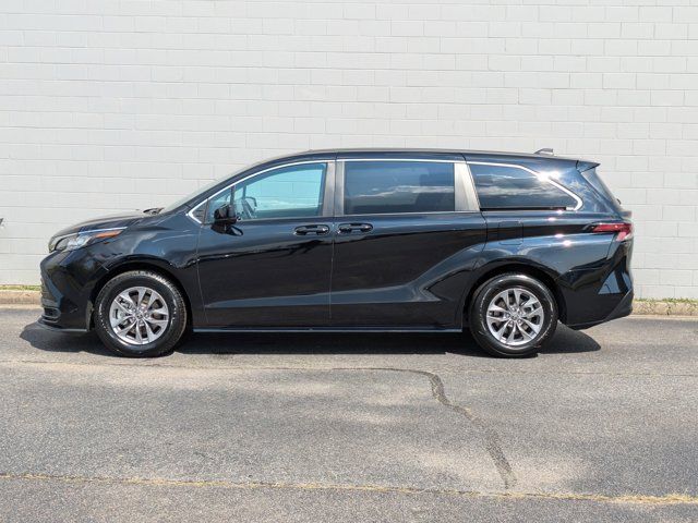 2023 Toyota Sienna LE