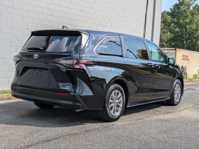 2023 Toyota Sienna LE