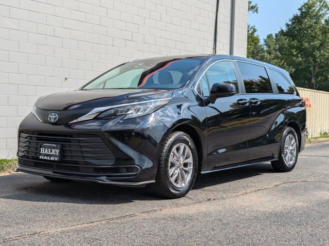 2023 Toyota Sienna LE