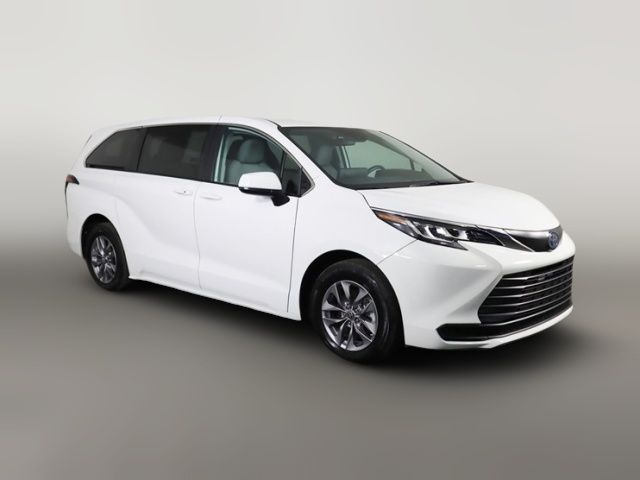 2023 Toyota Sienna LE