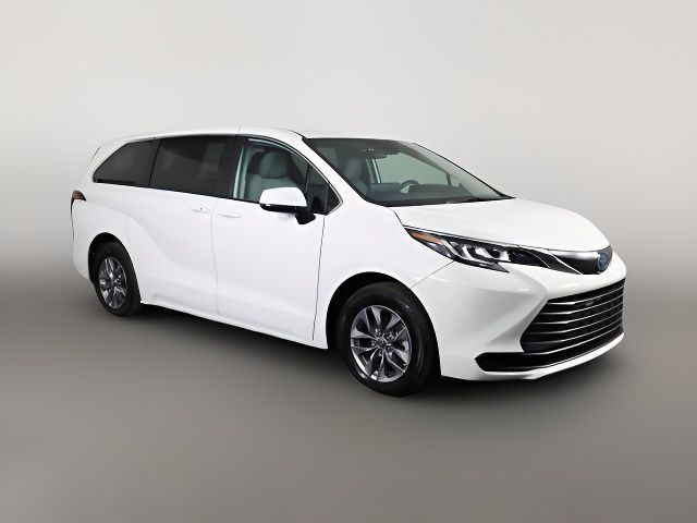 2023 Toyota Sienna LE