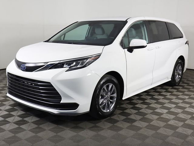 2023 Toyota Sienna LE