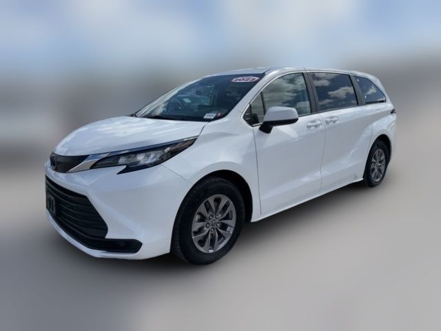 2023 Toyota Sienna LE