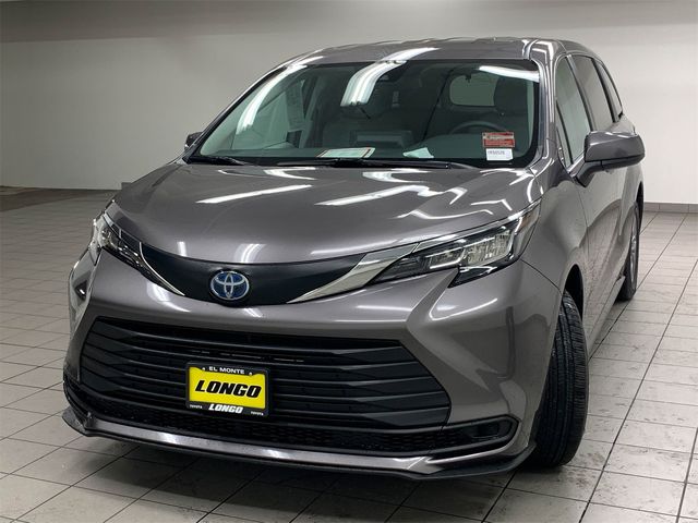 2023 Toyota Sienna LE